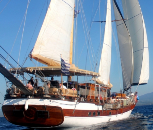 how much to charter a sailing yacht in greece